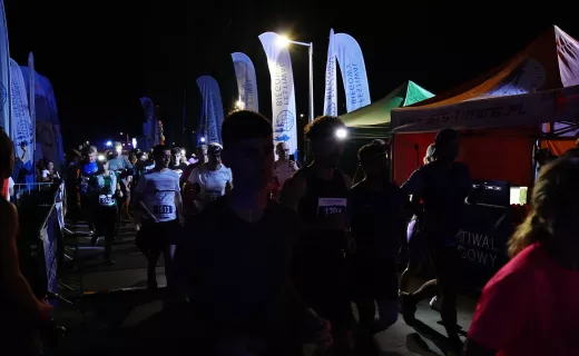 Ostatnie piątkowe zmagania na Festiwalu Biegowym. Ruszył Bieg Nocny na 7 km - 36